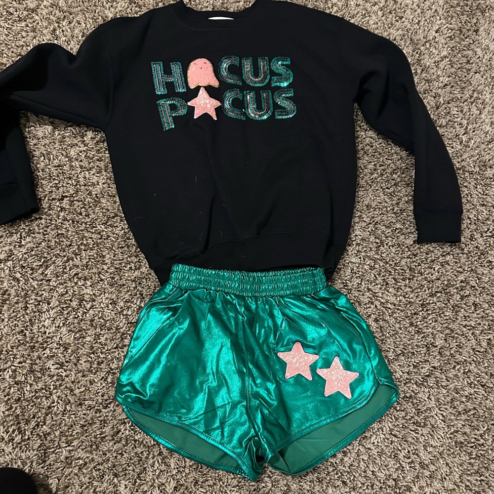 Judith March Black and Green Graphic Sweatshirt and matching shorts